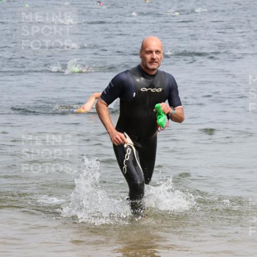 15.06.2025 - 27. Vierlanden-Triathlon Lena Gebhardt http://msf.ph/oto/8031458 15.06.2025 11:10:45 Schwimmen 770, 832, 953 meine-sportfotos.de