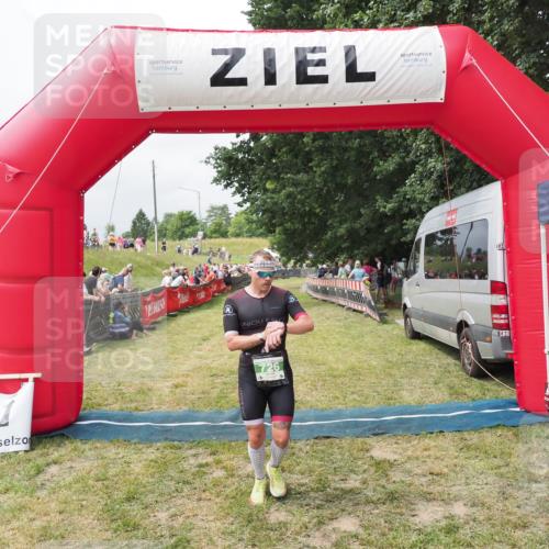 21.06.2025 - 27. Vierlanden-Triathlon MichiJ http://msf.ph/oto/8031499 15.06.2026 12:45:00 Ziel 726 meine-sportfotos.de