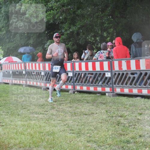 21.06.2025 - 27. Vierlanden-Triathlon KatJ http://msf.ph/oto/8031501 15.06.2025 13:40:51 Ziel 763, 1125 meine-sportfotos.de