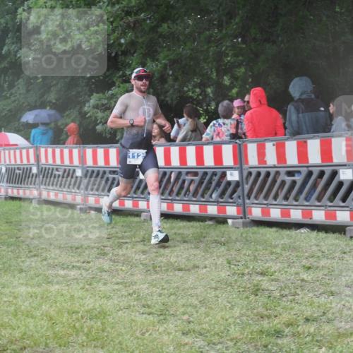 21.06.2025 - 27. Vierlanden-Triathlon KatJ http://msf.ph/oto/8031507 15.06.2025 13:40:51 Ziel 763, 1125 meine-sportfotos.de