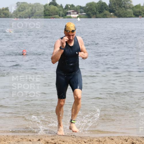 15.06.2025 - 27. Vierlanden-Triathlon Lena Gebhardt http://msf.ph/oto/8031511 15.06.2025 11:10:59 Schwimmen 832, 861, 947 meine-sportfotos.de