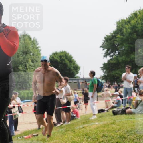 15.06.2025 - 27. Vierlanden-Triathlon KatJ http://msf.ph/oto/8031516 15.06.2025 11:09:56 Schwimmen 745, 784, 786 meine-sportfotos.de