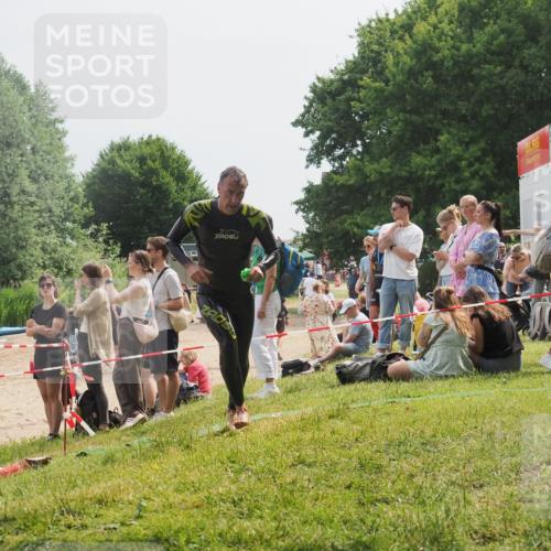 15.06.2025 - 27. Vierlanden-Triathlon KatJ http://msf.ph/oto/8031530 15.06.2025 11:09:59 Schwimmen 745, 784, 786 meine-sportfotos.de