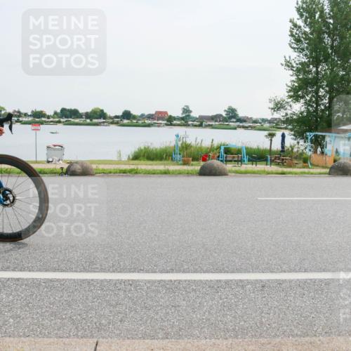 15.06.2025 - 27. Vierlanden-Triathlon H.Heesch http://msf.ph/oto/8031534 15.06.2025 10:36:41 Radfahren 102, 147, 276, 283 meine-sportfotos.de
