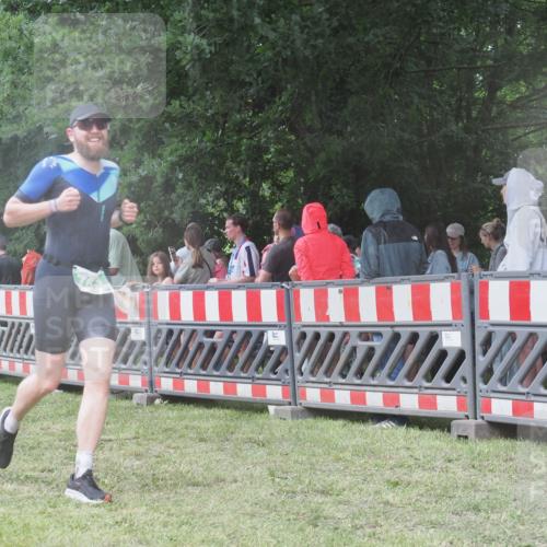 21.06.2025 - 27. Vierlanden-Triathlon KatJ http://msf.ph/oto/8031542 15.06.2025 13:40:59 Ziel 763, 925 meine-sportfotos.de