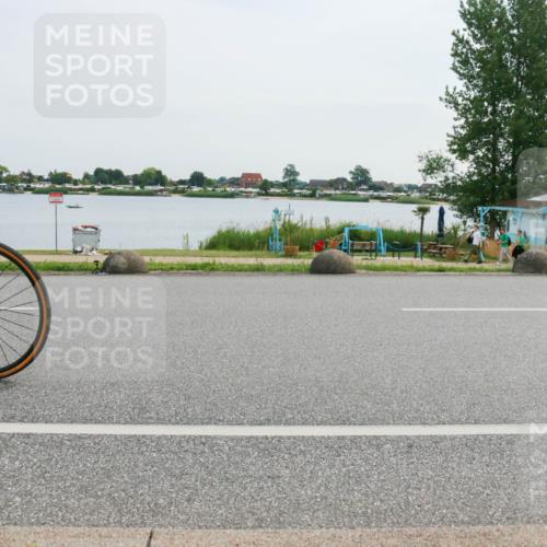 15.06.2025 - 27. Vierlanden-Triathlon H.Heesch http://msf.ph/oto/8031548 15.06.2025 10:36:46 Radfahren 276, 283 meine-sportfotos.de
