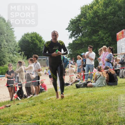 15.06.2025 - 27. Vierlanden-Triathlon KatJ http://msf.ph/oto/8031551 15.06.2025 11:09:59 Schwimmen 745, 784, 786 meine-sportfotos.de