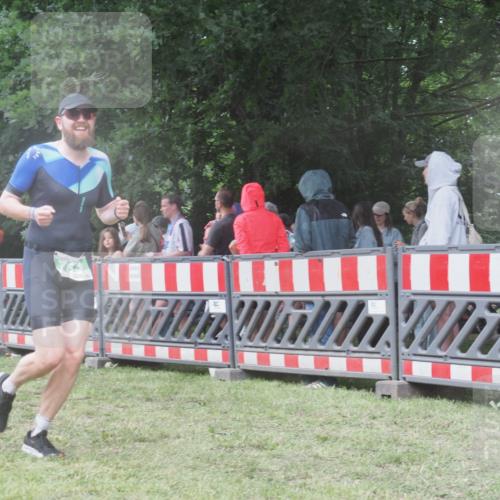 21.06.2025 - 27. Vierlanden-Triathlon KatJ http://msf.ph/oto/8031552 15.06.2025 13:40:59 Ziel 763, 925 meine-sportfotos.de