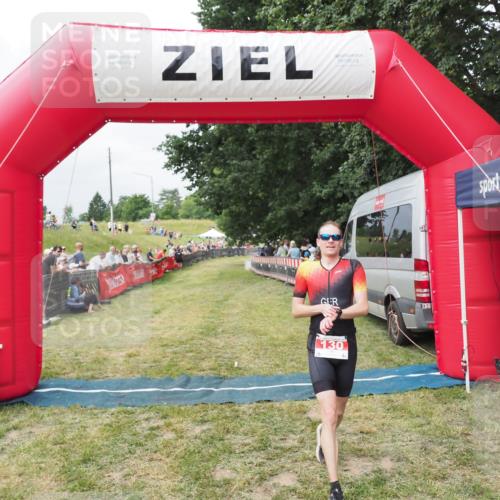21.06.2025 - 27. Vierlanden-Triathlon MichiJ http://msf.ph/oto/8031553 15.06.2026 12:46:13 Ziel 130 meine-sportfotos.de