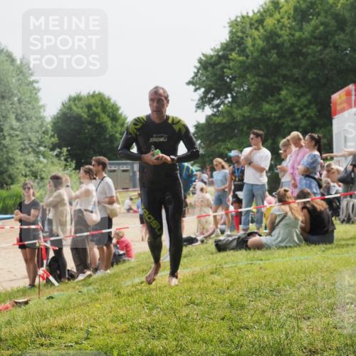15.06.2025 - 27. Vierlanden-Triathlon KatJ http://msf.ph/oto/8031556 15.06.2025 11:10:00 Schwimmen 745, 784, 786 meine-sportfotos.de