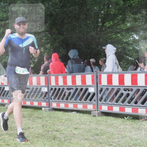 21.06.2025 - 27. Vierlanden-Triathlon KatJ http://msf.ph/oto/8031566 15.06.2025 13:41:00 Ziel 637, 763, 925, 961 meine-sportfotos.de