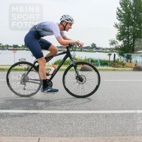 15.06.2025 - 27. Vierlanden-Triathlon H.Heesch http://msf.ph/oto/8031571 15.06.2025 10:37:06 Radfahren 306 meine-sportfotos.de