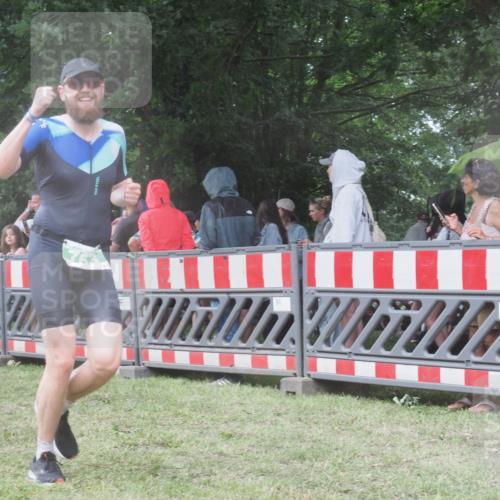 21.06.2025 - 27. Vierlanden-Triathlon KatJ http://msf.ph/oto/8031572 15.06.2025 13:41:00 Ziel 637, 763, 925, 961 meine-sportfotos.de