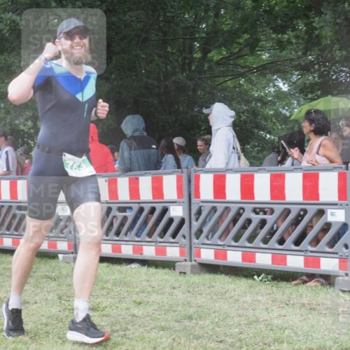 21.06.2025 - 27. Vierlanden-Triathlon KatJ http://msf.ph/oto/8031577 15.06.2025 13:41:00 Ziel 637, 763, 925, 961 meine-sportfotos.de