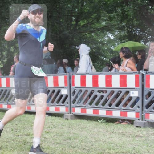 21.06.2025 - 27. Vierlanden-Triathlon KatJ http://msf.ph/oto/8031582 15.06.2025 13:41:00 Ziel 637, 763, 925, 961 meine-sportfotos.de