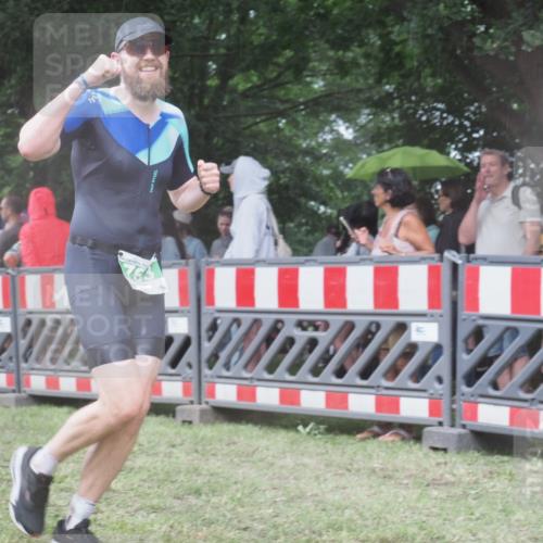 21.06.2025 - 27. Vierlanden-Triathlon KatJ http://msf.ph/oto/8031591 15.06.2025 13:41:00 Ziel 637, 763, 925, 961 meine-sportfotos.de
