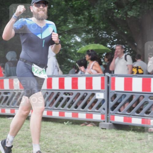 21.06.2025 - 27. Vierlanden-Triathlon KatJ http://msf.ph/oto/8031597 15.06.2025 13:41:00 Ziel 637, 763, 925, 961 meine-sportfotos.de