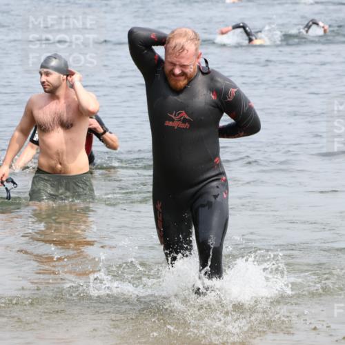 15.06.2025 - 27. Vierlanden-Triathlon Lena Gebhardt http://msf.ph/oto/8031604 15.06.2025 11:11:23 Schwimmen 843 meine-sportfotos.de