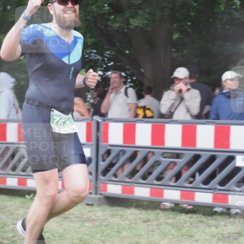 21.06.2025 - 27. Vierlanden-Triathlon KatJ http://msf.ph/oto/8031609 15.06.2025 13:41:00 Ziel 637, 763, 925, 961 meine-sportfotos.de