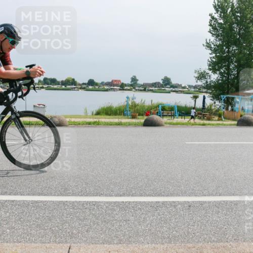 15.06.2025 - 27. Vierlanden-Triathlon H.Heesch http://msf.ph/oto/8031618 15.06.2025 11:33:44 Radfahren 150 meine-sportfotos.de