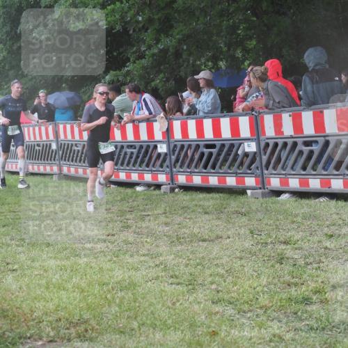 21.06.2025 - 27. Vierlanden-Triathlon KatJ http://msf.ph/oto/8031619 15.06.2025 13:41:06 Ziel 167, 637, 925, 961 meine-sportfotos.de