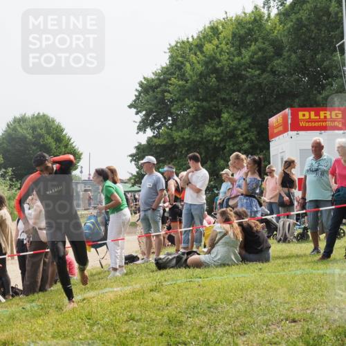 15.06.2025 - 27. Vierlanden-Triathlon KatJ http://msf.ph/oto/8031631 15.06.2025 11:10:34 Schwimmen 772, 953 meine-sportfotos.de