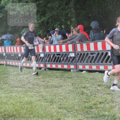 21.06.2025 - 27. Vierlanden-Triathlon KatJ http://msf.ph/oto/8031653 15.06.2025 13:41:08 Ziel 167, 637, 925, 961 meine-sportfotos.de