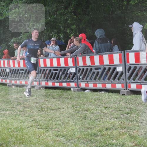 21.06.2025 - 27. Vierlanden-Triathlon KatJ http://msf.ph/oto/8031668 15.06.2025 13:41:08 Ziel 167, 637, 925, 961 meine-sportfotos.de