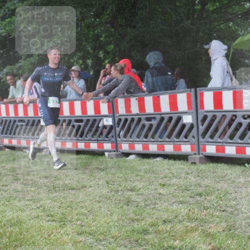 21.06.2025 - 27. Vierlanden-Triathlon KatJ http://msf.ph/oto/8031671 15.06.2025 13:41:08 Ziel 167, 637, 925, 961 meine-sportfotos.de