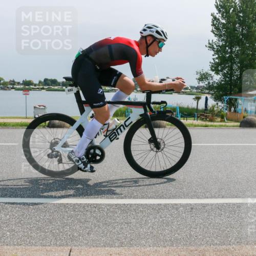 15.06.2025 - 27. Vierlanden-Triathlon H.Heesch http://msf.ph/oto/8031673 15.06.2025 11:33:52 Radfahren 238, 661, 692 meine-sportfotos.de