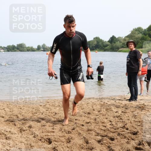 15.06.2025 - 27. Vierlanden-Triathlon Lena Gebhardt http://msf.ph/oto/8031674 15.06.2025 11:11:38 Schwimmen 742, 791, 843 meine-sportfotos.de