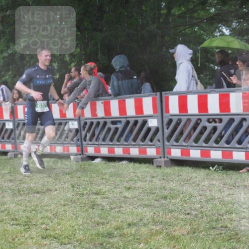 21.06.2025 - 27. Vierlanden-Triathlon KatJ http://msf.ph/oto/8031675 15.06.2025 13:41:08 Ziel 167, 637, 925, 961 meine-sportfotos.de