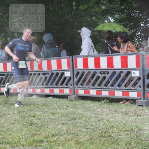 21.06.2025 - 27. Vierlanden-Triathlon KatJ http://msf.ph/oto/8031684 15.06.2025 13:41:09 Ziel 133, 167, 637, 925, 961 meine-sportfotos.de