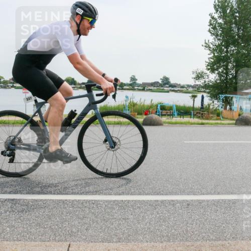 15.06.2025 - 27. Vierlanden-Triathlon H.Heesch http://msf.ph/oto/8031685 15.06.2025 10:37:16 Radfahren 135, 160, 202, 237, 337 meine-sportfotos.de