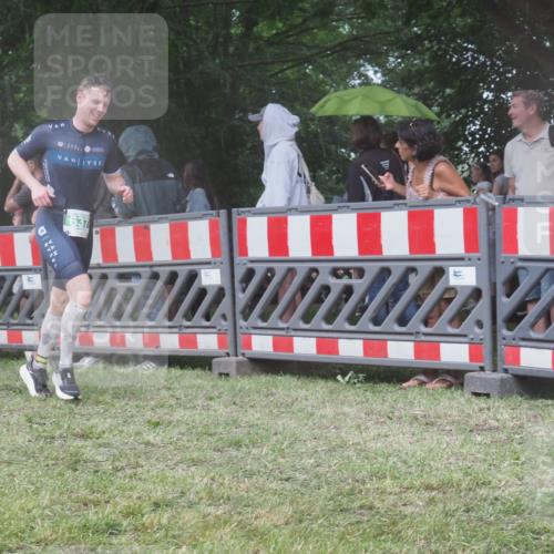 21.06.2025 - 27. Vierlanden-Triathlon KatJ http://msf.ph/oto/8031688 15.06.2025 13:41:09 Ziel 133, 167, 637, 925, 961 meine-sportfotos.de