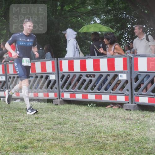 21.06.2025 - 27. Vierlanden-Triathlon KatJ http://msf.ph/oto/8031693 15.06.2025 13:41:09 Ziel 133, 167, 637, 925, 961 meine-sportfotos.de
