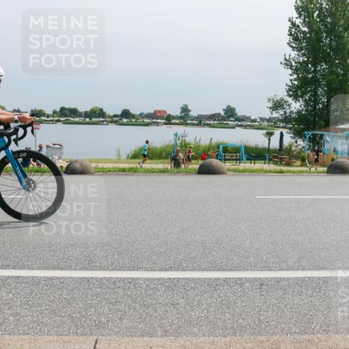 15.06.2025 - 27. Vierlanden-Triathlon H.Heesch http://msf.ph/oto/8031738 15.06.2025 11:34:02 Radfahren 221 meine-sportfotos.de