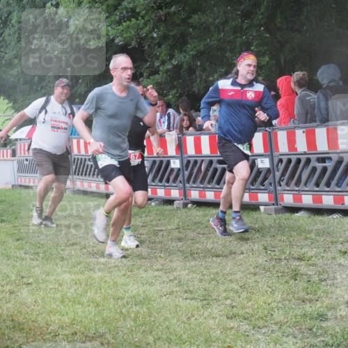 21.06.2025 - 27. Vierlanden-Triathlon KatJ http://msf.ph/oto/8031739 15.06.2025 13:41:11 Ziel 133, 167, 637, 961 meine-sportfotos.de