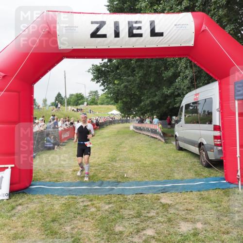 21.06.2025 - 27. Vierlanden-Triathlon MichiJ http://msf.ph/oto/8031743 15.06.2026 12:48:42 Ziel  meine-sportfotos.de