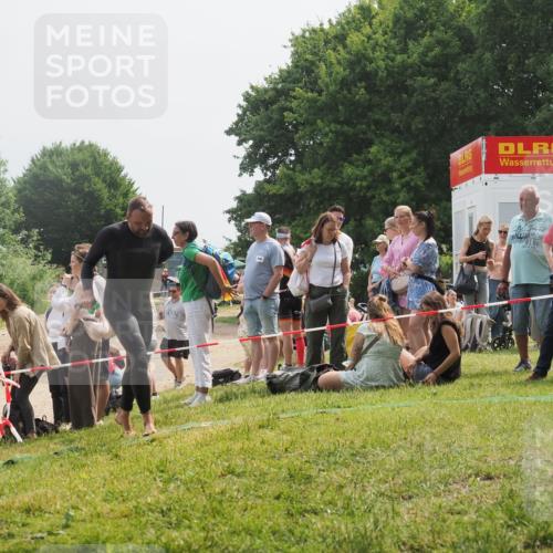 15.06.2025 - 27. Vierlanden-Triathlon KatJ http://msf.ph/oto/8031747 15.06.2025 11:10:47 Schwimmen 770, 832, 953 meine-sportfotos.de