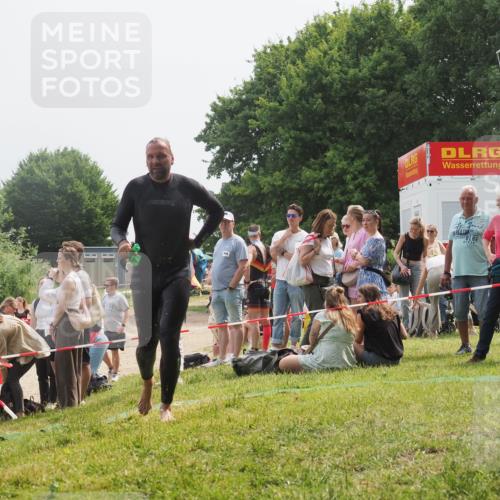 15.06.2025 - 27. Vierlanden-Triathlon KatJ http://msf.ph/oto/8031758 15.06.2025 11:10:48 Schwimmen 770, 832, 953 meine-sportfotos.de