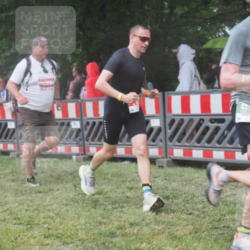 21.06.2025 - 27. Vierlanden-Triathlon KatJ http://msf.ph/oto/8031768 15.06.2025 13:41:12 Ziel 133, 167, 637, 961 meine-sportfotos.de