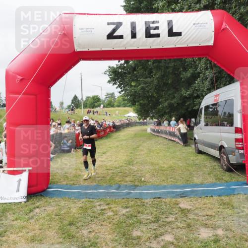 21.06.2025 - 27. Vierlanden-Triathlon MichiJ http://msf.ph/oto/8031795 15.06.2026 12:49:06 Ziel 4 meine-sportfotos.de