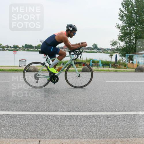 15.06.2025 - 27. Vierlanden-Triathlon H.Heesch http://msf.ph/oto/8031804 15.06.2025 10:38:11 Radfahren 286, 323 meine-sportfotos.de