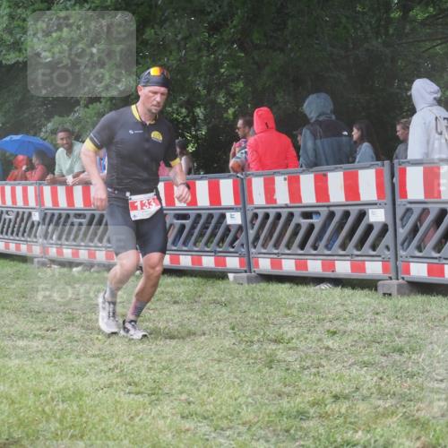 21.06.2025 - 27. Vierlanden-Triathlon KatJ http://msf.ph/oto/8031826 15.06.2025 13:41:18 Ziel 133 meine-sportfotos.de