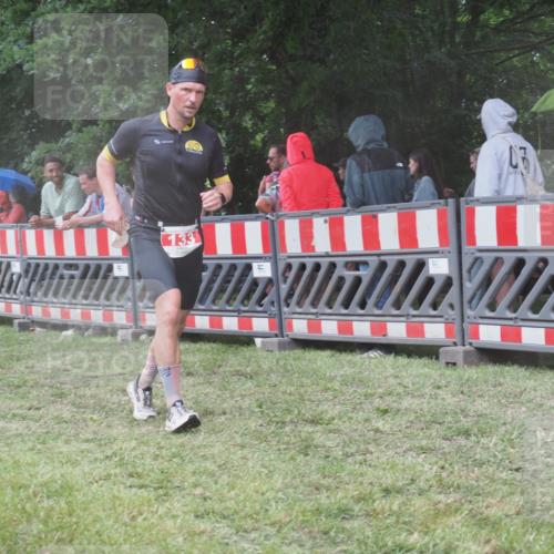 21.06.2025 - 27. Vierlanden-Triathlon KatJ http://msf.ph/oto/8031832 15.06.2025 13:41:18 Ziel 133 meine-sportfotos.de