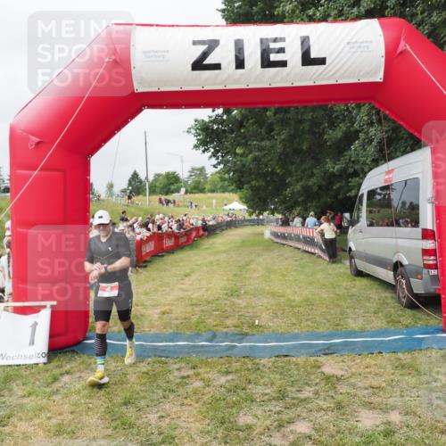 21.06.2025 - 27. Vierlanden-Triathlon MichiJ http://msf.ph/oto/8031840 15.06.2026 12:49:06 Ziel 4 meine-sportfotos.de