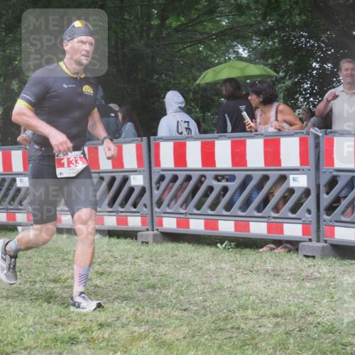 21.06.2025 - 27. Vierlanden-Triathlon KatJ http://msf.ph/oto/8031855 15.06.2025 13:41:19 Ziel 133 meine-sportfotos.de