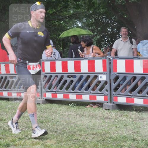 21.06.2025 - 27. Vierlanden-Triathlon KatJ http://msf.ph/oto/8031868 15.06.2025 13:41:19 Ziel 133 meine-sportfotos.de