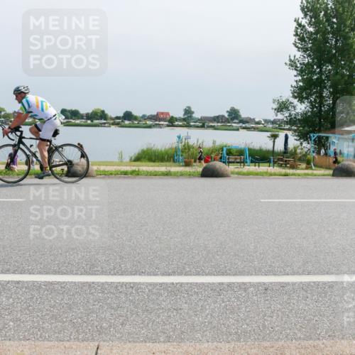 15.06.2025 - 27. Vierlanden-Triathlon H.Heesch http://msf.ph/oto/8031870 15.06.2025 11:34:18 Radfahren 685, 806 meine-sportfotos.de